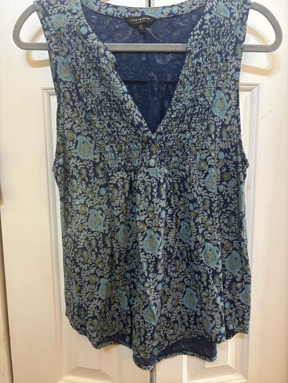 Lucky Brand Navy blue Floral Paisley V-Neck sleeveless top size large - Picture 3 of 5